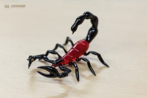 Handgeblasener Skorpion aus Glas